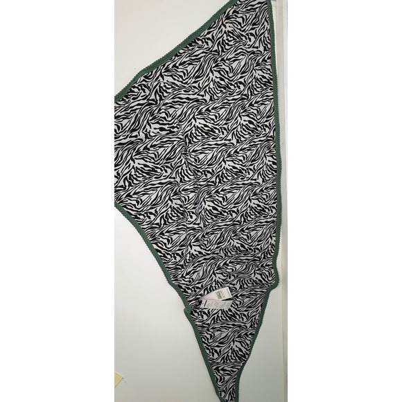 POM Amsterdam Zebra Print Shawl Women OS Black White NEW Pom Pom Trim Scarf - Picture 5 of 10